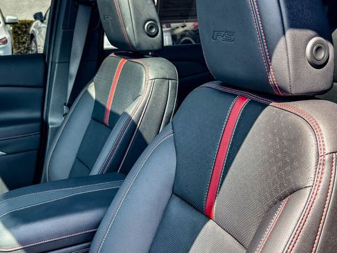 Used 2024 Chevrolet Traverse RS w/ LPO, Floor Liner Package FWD image 24