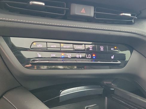 Used 2023 Buick Envision Essence w/ Technology Package I image 31