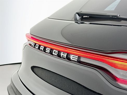 Certified 2025 Porsche Macan S AWD/4WD image 17