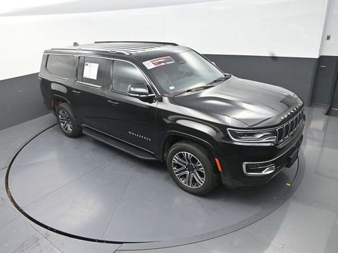 Used 2024 Jeep Wagoneer L Series II w/ Flexible Seating Group AWD/4WD image 11