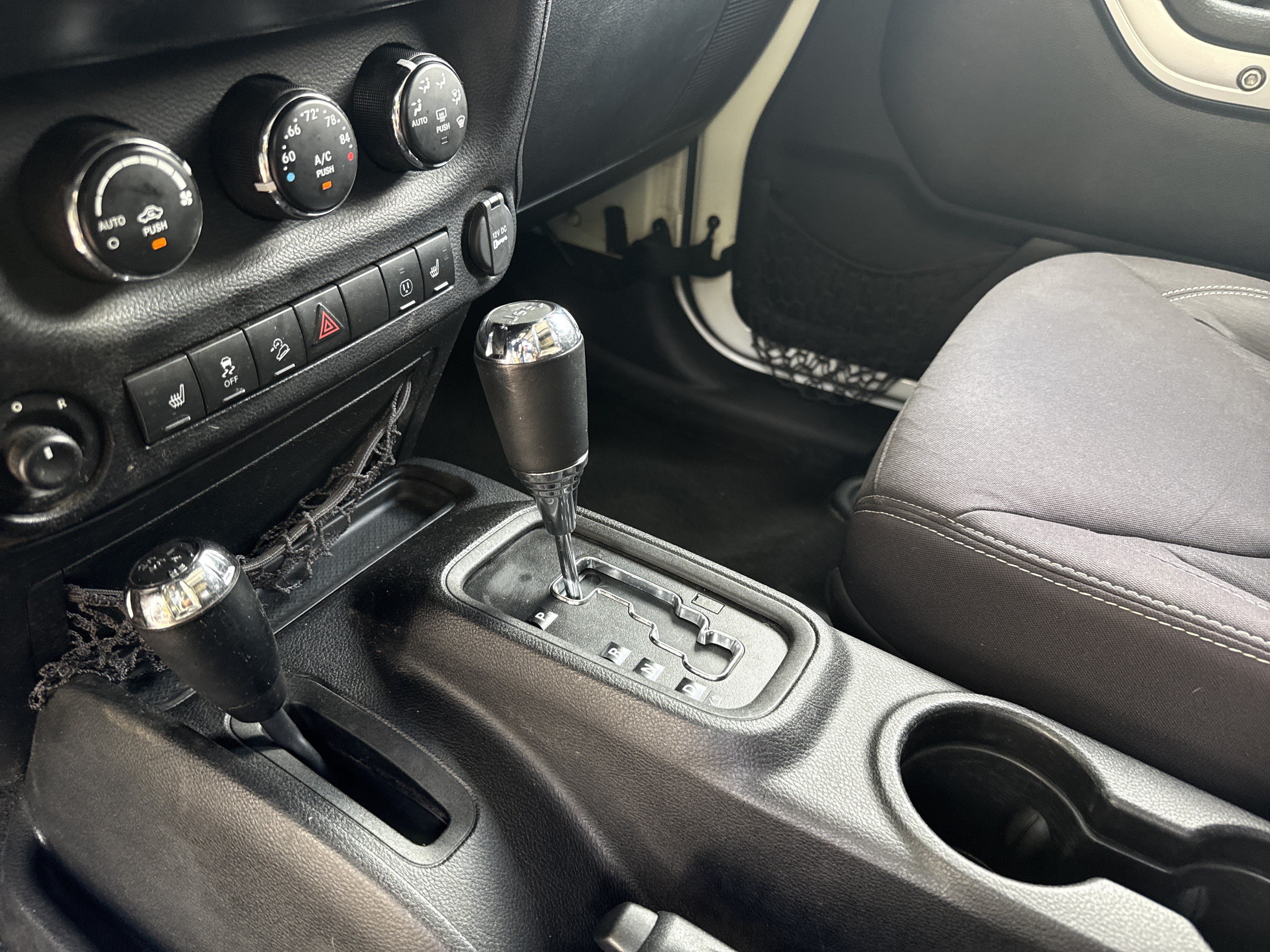 Used 2013 Jeep Wrangler Unlimited Sahara w/ Dual Top Group AWD/4WD image 32