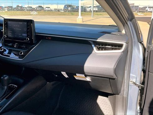 Used 2022 Toyota Corolla LE image 17