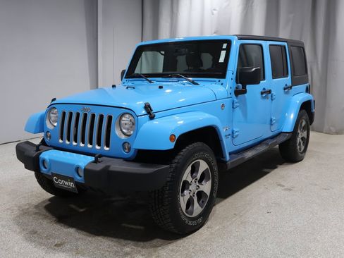 Used 2017 Jeep Wrangler Unlimited Sahara w/ Dual Top Group image 6