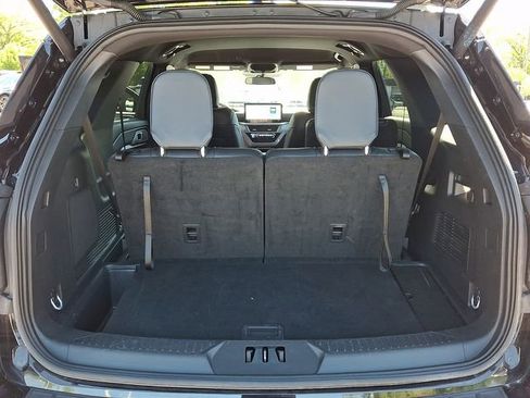 Used 2025 Ford Explorer ST-Line w/ ST-Line Street Pack AWD/4WD image 31