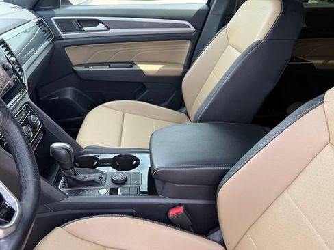 Used 2022 Volkswagen Atlas Cross Sport SEL R-Line AWD/4WD image 10