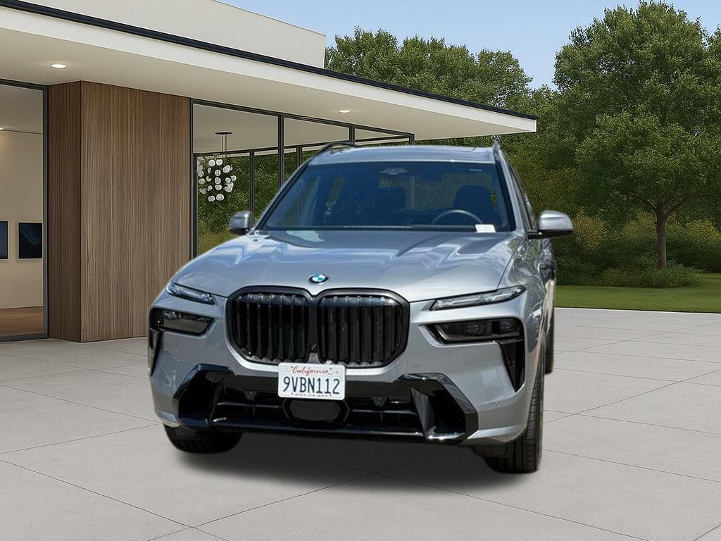 Used 2026 BMW X7 xDrive40i w/ M Sport Package AWD/4WD image 3