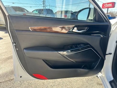 Used 2017 Kia Cadenza Premium image 12