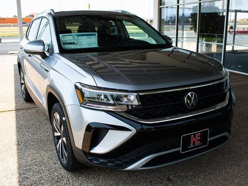 Used 2023 Volkswagen Taos SE image 1