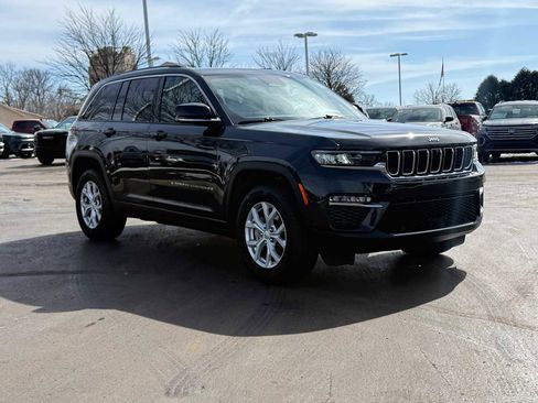 Certified 2024 Jeep Grand Cherokee Limited w/ Luxury Tech Group II AWD/4WD image 3