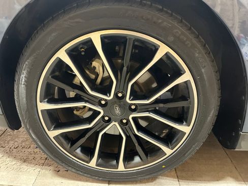 Used 2018 Ford Taurus SEL w/ Equipment Group 201A FWD image 9