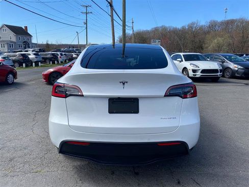 Used 2023 Tesla Model Y AWD image 4