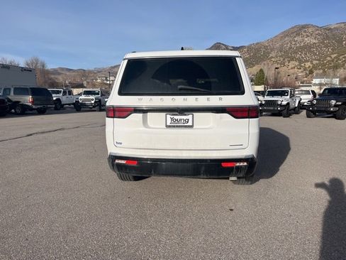 Used 2024 Jeep Wagoneer Series II image 4