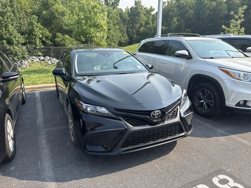 Used 2024 Toyota Camry SE FWD image 3