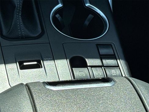 Used 2023 Toyota Highlander LE image 20