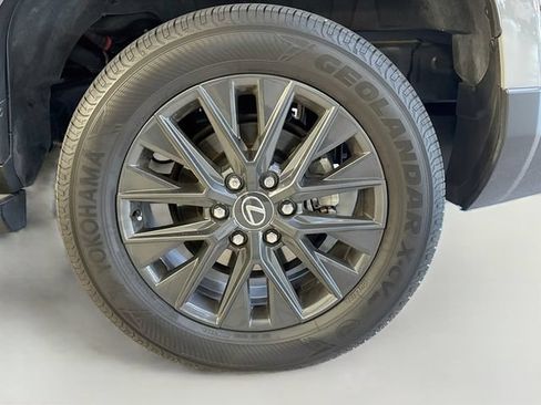 Used 2025 Lexus GX 550 w/ Accessory Package (2T) AWD/4WD image 33