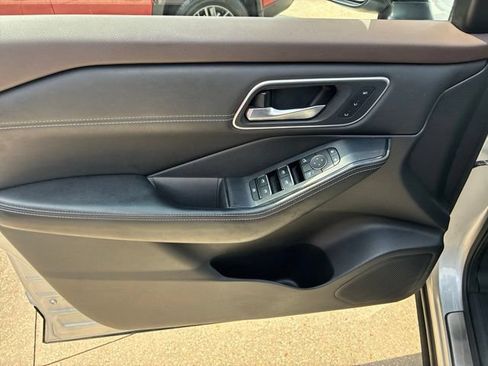Used 2022 Nissan Rogue Platinum w/ Head-Up Display Package FWD image 19