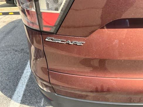 Used 2018 Ford Escape SE AWD/4WD image 10