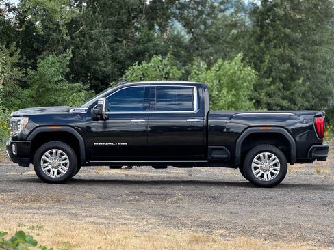 Used 2022 GMC Sierra 3500 Denali w/ Denali Black Diamond Edition AWD/4WD image 4