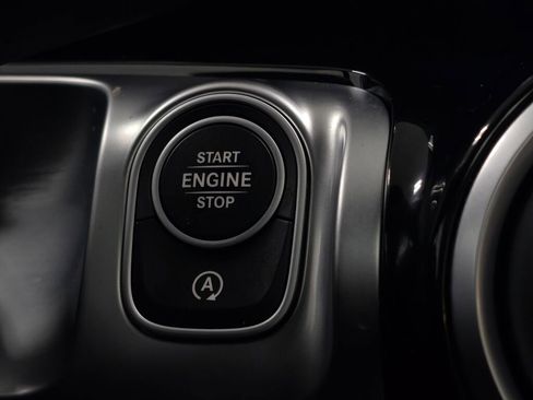 Used 2025 Mercedes-Benz GLB 250 4MATIC image 41