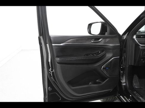 Used 2021 Jeep Grand Cherokee L Overland w/ Advanced Protech Group III AWD/4WD image 4