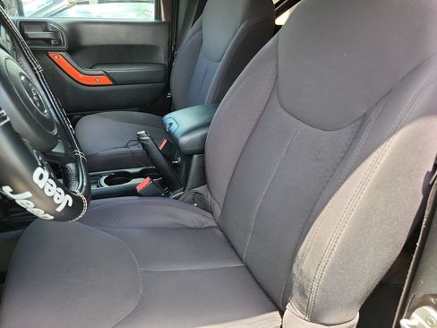 Used 2013 Jeep Wrangler Sport w/ Connectivity Group AWD/4WD image 9