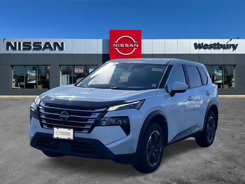 Used 2024 Nissan Rogue SV image 4