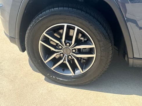 Used 2021 Jeep Grand Cherokee Limited RWD image 9