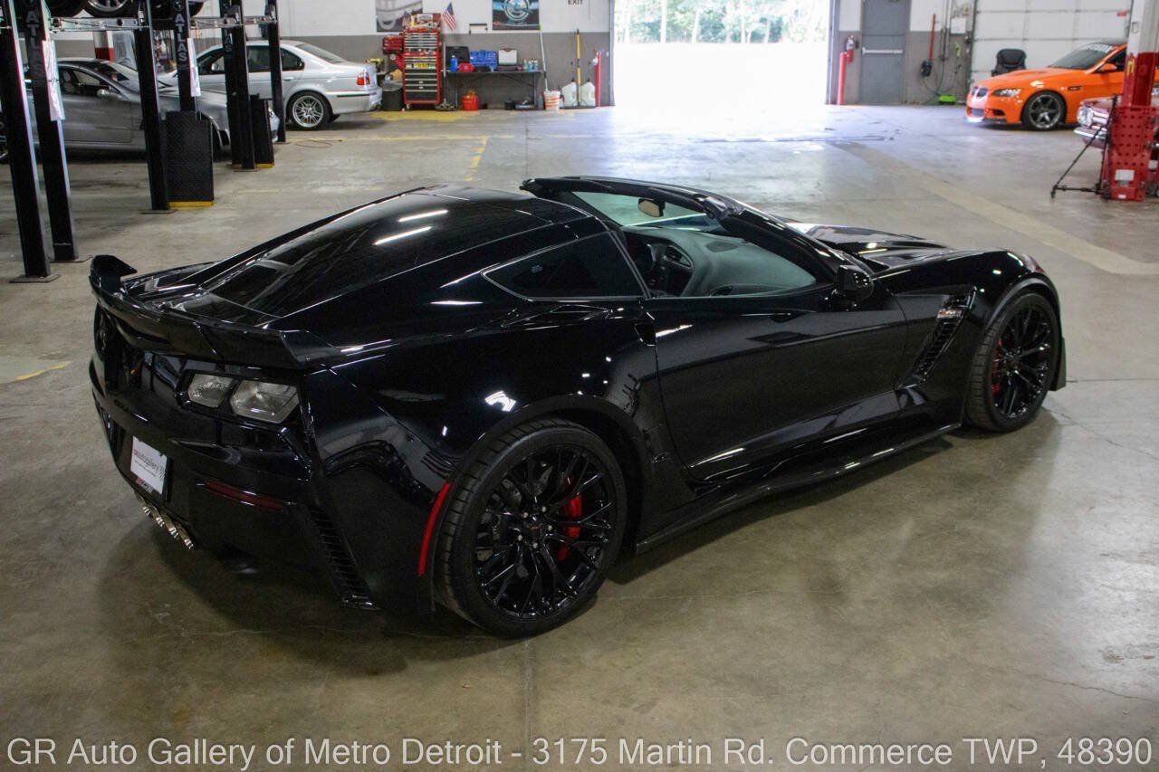 Used 2016 Chevrolet Corvette Z06 w/ 3LZ Preferred Equipment Group RWD image 8