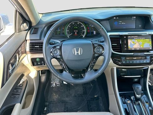 Used 2017 Honda Accord Touring image 23