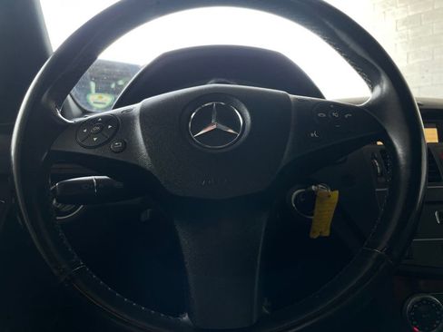 Used 2011 Mercedes-Benz C 300 4MATIC Sedan image 27