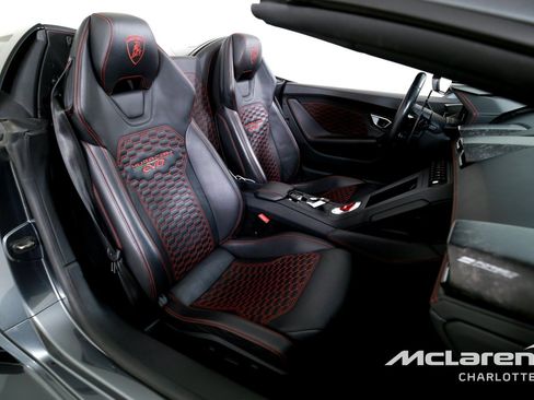 Used 2022 Lamborghini Huracan EVO RWD image 19