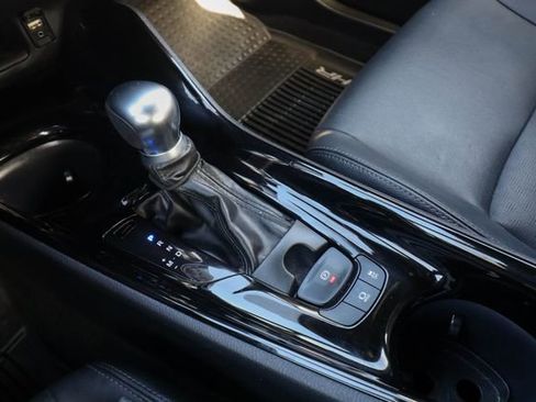 Used 2019 Toyota C-HR Limited image 10