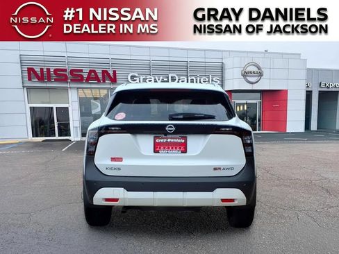 Certified 2025 Nissan Kicks SR AWD/4WD image 5