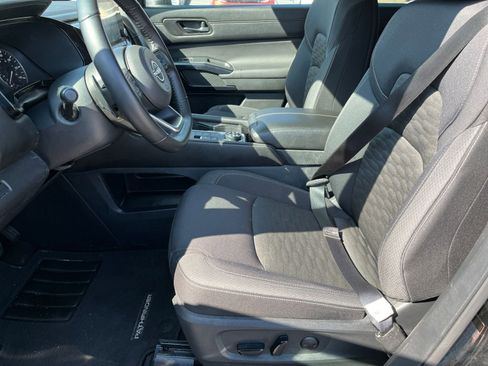 Used 2025 Nissan Pathfinder SV image 28