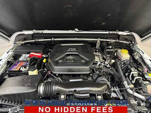 Used 2019 Jeep Wrangler Unlimited Sahara w/ Cold Weather Group image 10