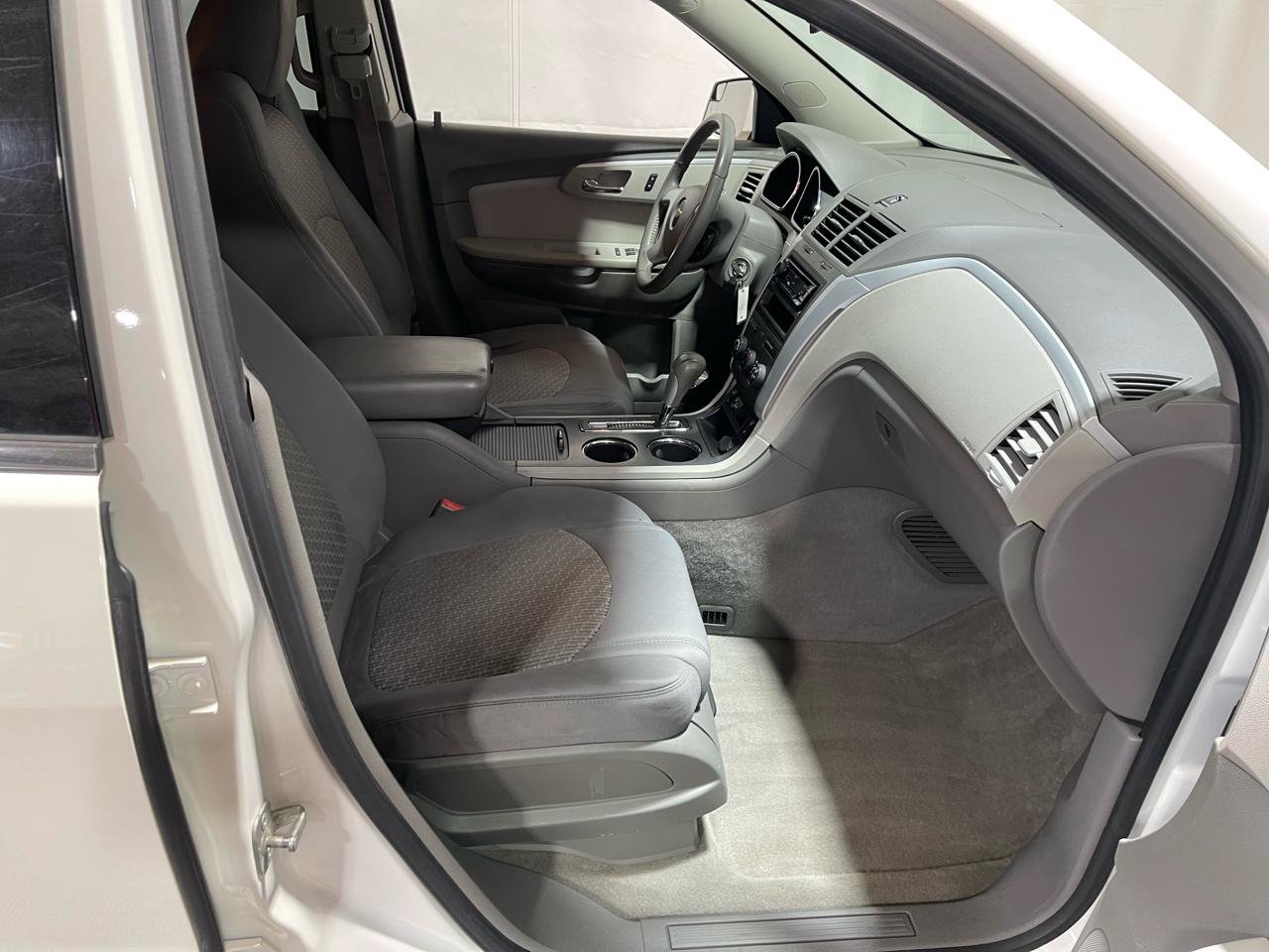 Used 2011 Chevrolet Traverse LT AWD/4WD image 11