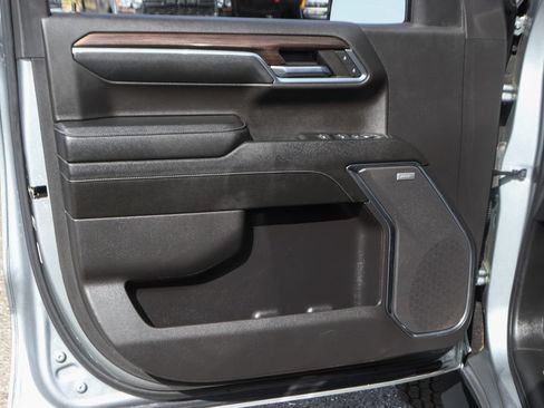 Used 2024 Chevrolet Silverado 1500 LT Trail Boss w/ LT Trail Boss Premium Package AWD/4WD image 15