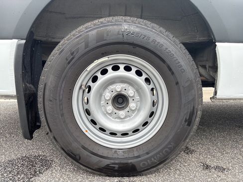 Used 2025 Mercedes-Benz Sprinter 2500 image 11