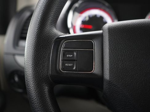 Used 2015 Dodge Grand Caravan American Value Package FWD image 25