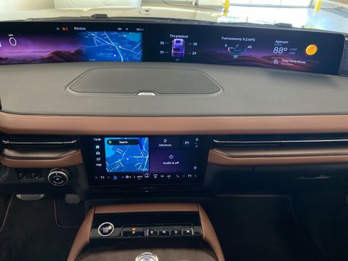 New 2026 Lincoln Navigator Reserve AWD/4WD image 32