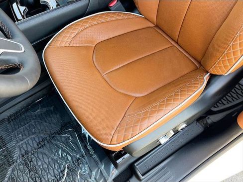 Certified 2024 Chrysler Pacifica Pinnacle FWD image 20