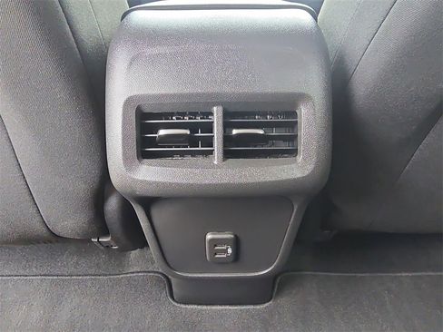 Used 2023 Chevrolet Equinox LT w/ Driver Convenience Package image 22