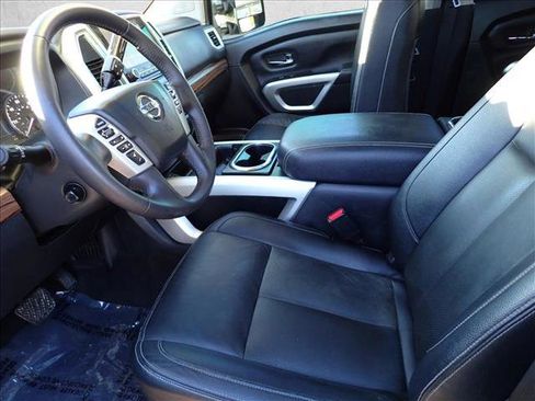 Used 2020 Nissan Titan SL w/ Moonroof Package image 12