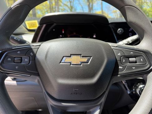 Used 2025 Chevrolet Trax LT FWD image 27