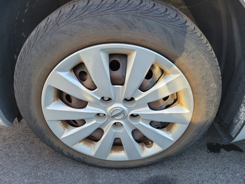 Used 2015 Nissan Sentra S image 6