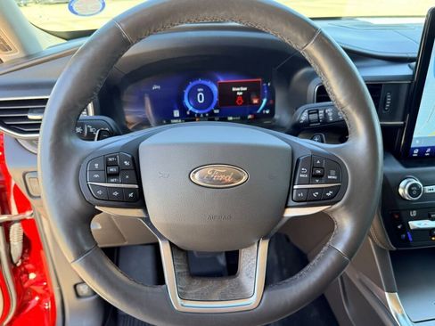 Used 2020 Ford Explorer Platinum w/ Premium Technology Package image 30