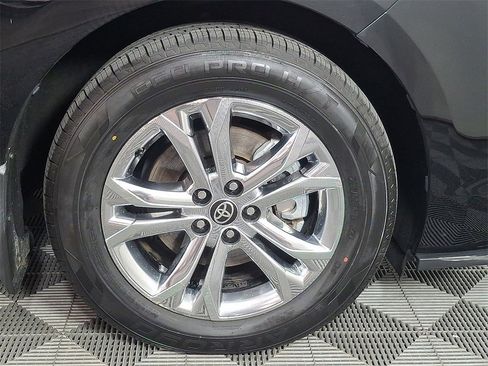 Used 2021 Toyota Sienna XSE w/ XSE Plus Package image 12