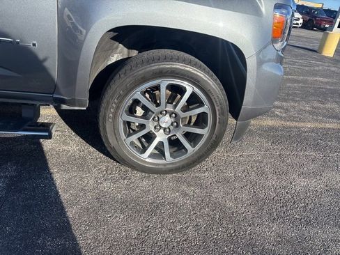 Used 2022 GMC Canyon Denali image 9