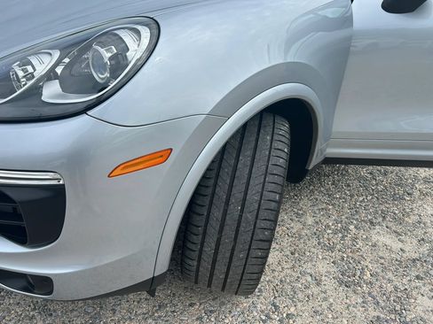 Used 2017 Porsche Cayenne AWD/4WD image 49