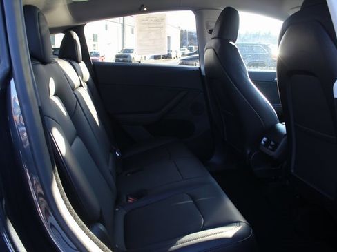 Used 2024 Tesla Model Y Performance image 21